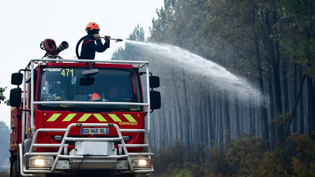 Fransk forsvarsindustri evakuert på grunn av skogbrannene