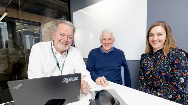 Vi spår at de humanoide robotene overtar og at T-Rex blir gjenskapt