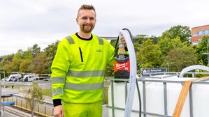 Testet batteridrevet lensepumpe på vanningsoppdrag: – Tanken går tom før batteriet