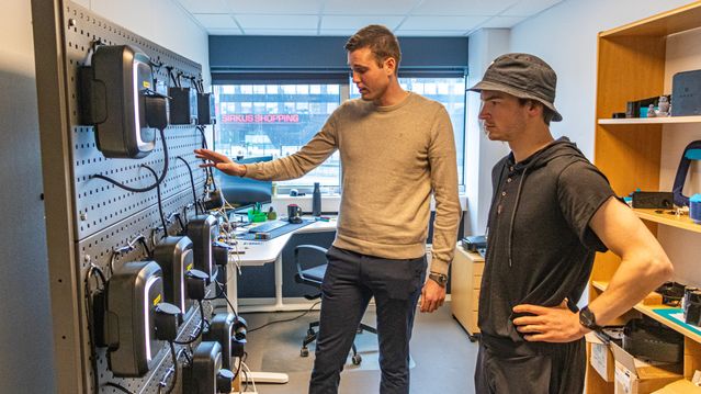 De bygget inn radar i ladeboksen. Det skal løse et problem for elbileiere