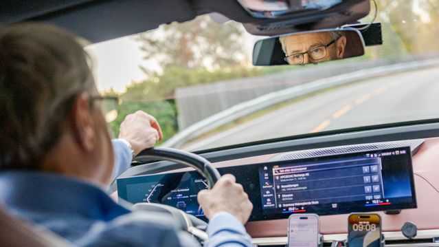 På tur med dekningsdirektøren og sju mobiltelefoner