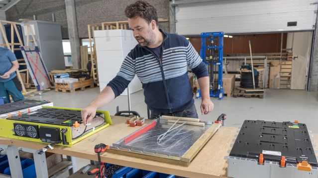 Bygger store batteribanker av overskudd fra Mercedes