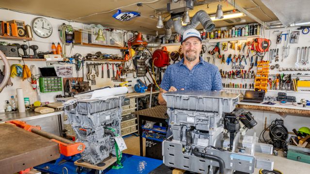 Morten bygger om båter med motor og batterier fra vrakede elbiler