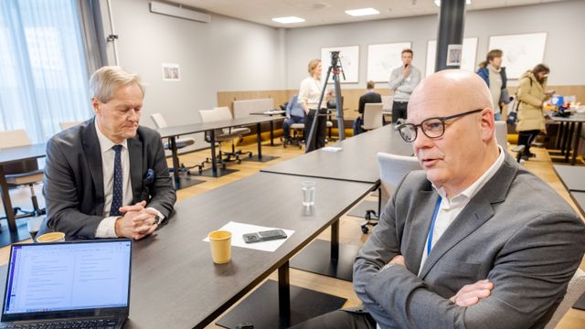 Jernbanefamilien spiser sine ledere