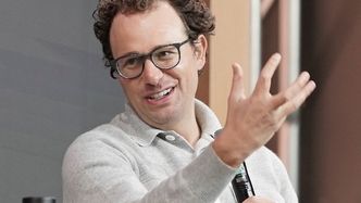 Illustrasjon av Anthropic sier KI-modellen deres viser tegn på «selvbevisste» egenskaper