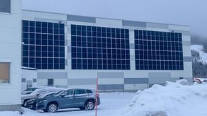 Dette er grunnene til at solceller er lønnsomt på fasaden