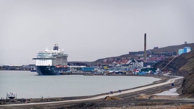 Hvem skal legge ny fiberkabel til Svalbard og Jan Mayen?