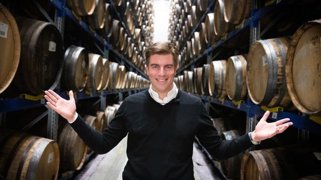 Akevitt på eikefat jorda rundt