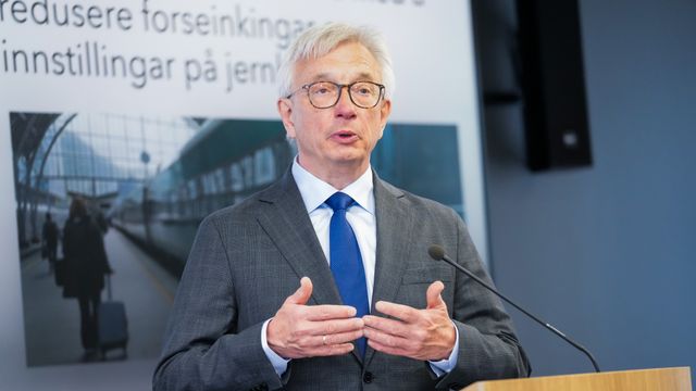 Riksrevisor om togforsinkelsene: Det er ikke pengene det står på – Bane Nor har prioritert feil