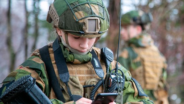 Forsvaret forhandler på overtid om telefoni – måtte forlenge dagens avtale
