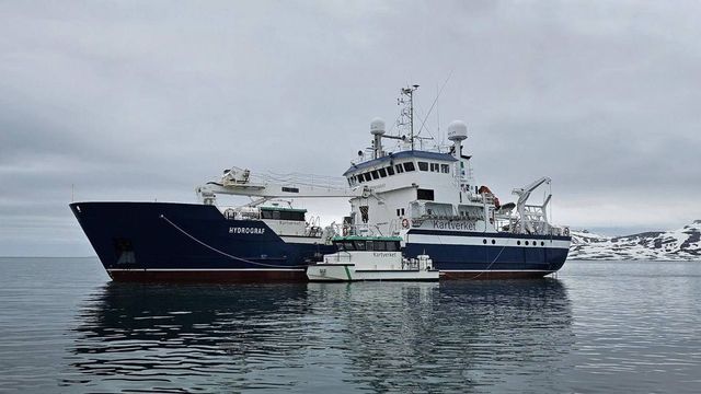 Sjøveier, isbreer og havnivå skal måles på Svalbard i sommer