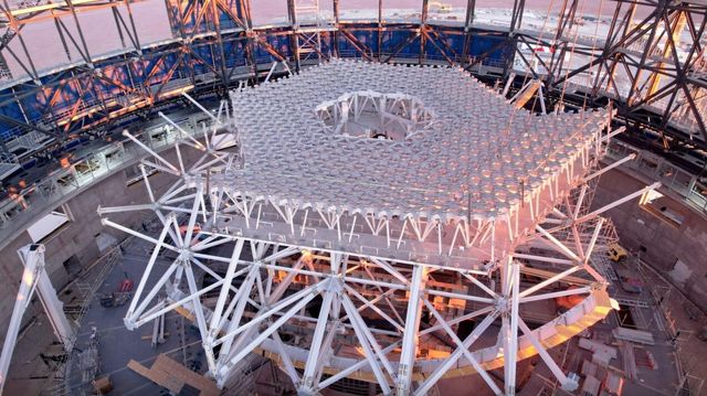 «Giga» Big Science: Har vi egentlig nytte av en større partikkelknuser?