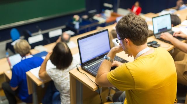 Stor studie: Kunstig intelligens slo universitetsstudenter på eksamen
