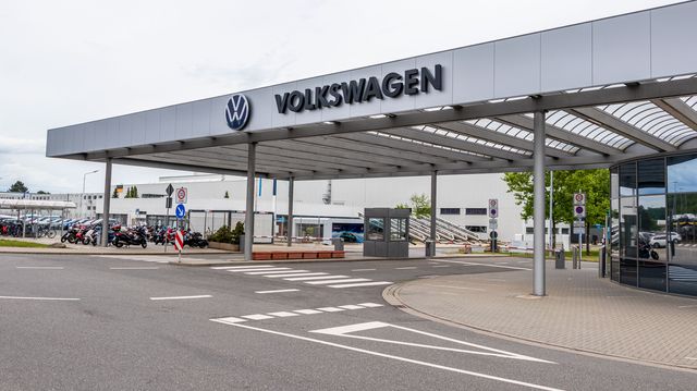 Volkswagen under sterkt press – vurderer å stenge fabrikker i Tyskland