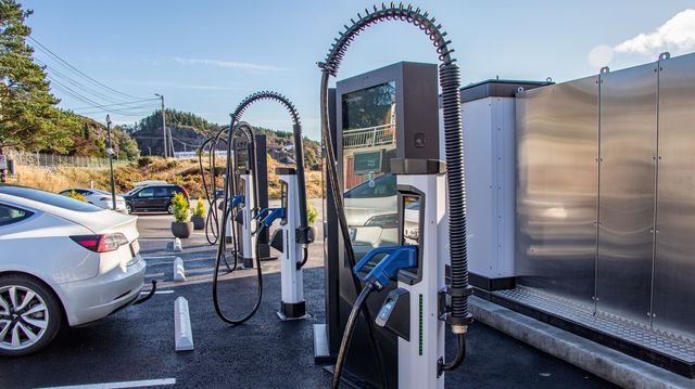 NVEs prognoser om lavere strømpriser kan falle som et korthus