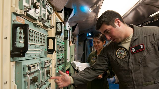 I 20 år hadde tusen atomraketter standardkoden 00000000