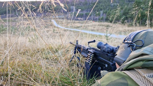 HV-soldater på øvelse konfrontert av væpnet politi