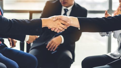 Illustrasjon av Tar opp kampen med Linkedin