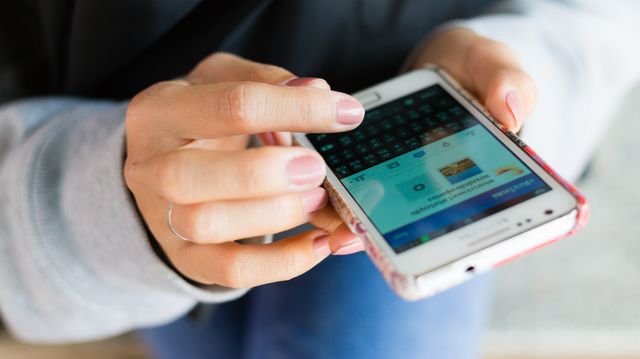 Mener sosiale medier har ført til mental helsekrise – vil ha advarsler