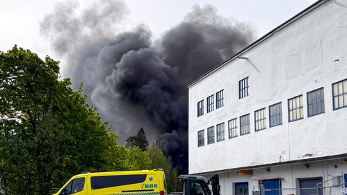 Illustrasjon av Storbrann i industribygg under kontroll