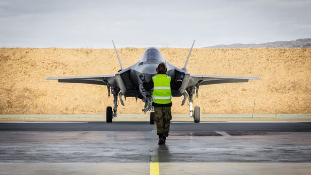Her utfører norske teknikere vedlikehold på amerikanernes F-35