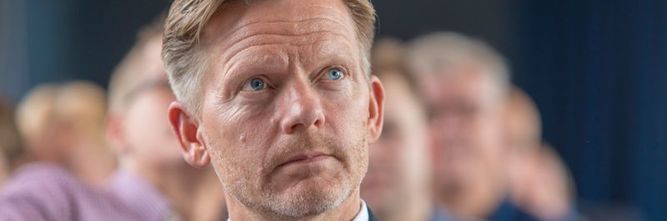 Illustrasjon av 9 av 10 er konsulenter: – Mangel på respekt for offentlig pengebruk