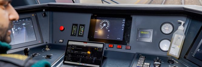 Illustrasjon av Togene er oppgradert og klare for nytt signalanlegg. Det er bare ett problem. 