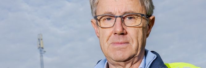 Illustrasjon av Telenor-topp maner til debatt om strømnettet etter uvær