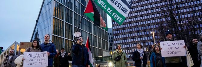 Illustrasjon av Protester mot regjeringens Palantir-samarbeid