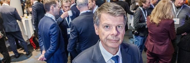 Illustrasjon av – Én av to ting må være til stede først