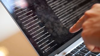 Illustrasjon av Chat GPT kan gi tenåringer farlige råd om narkotika og selvmord