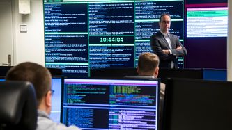 Illustrasjon av IT-angrep: Opp mot 15 selskaper kan være rammet