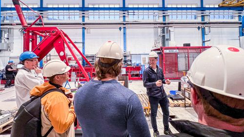 Illustrasjon av Her krasjer de nye rekkverk for å teste hvor mye gamle broer tåler