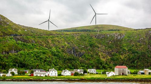 Illustrasjon av Vil ha mer vindkraft: – Det haster 