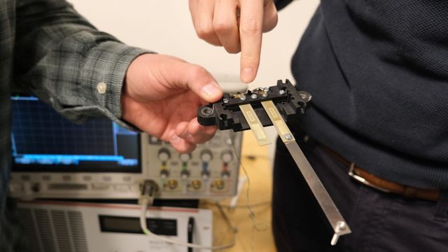 Høster grønn energi fra vibrasjoner i bakken