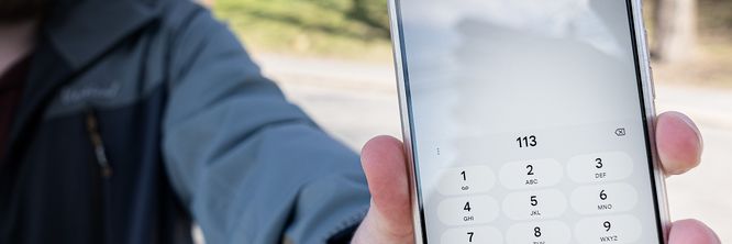 Illustrasjon av Nkom truer med å stenge telefoner ute fra mobilnettene 