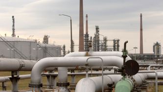 Illustrasjon av EU venter løsning om omstridt oljerørledning innen onsdag