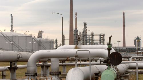 Illustrasjon av EU venter løsning om omstridt oljerørledning innen onsdag