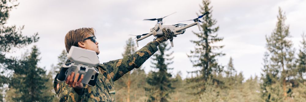 Illustrasjon av Mange flere får nå drone­opplæring i Forsvaret