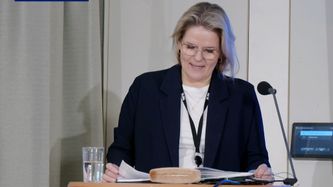 Illustrasjon av NRKs datastemme: – Respektløst og uverdig