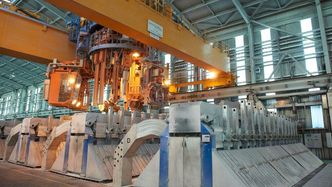 Illustrasjon av Hydro-anlegg i Qatar stenger ned