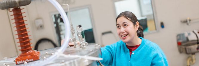 Illustrasjon av Klimagass 24.000 ganger kraftigere enn CO₂ i strømbryteren din