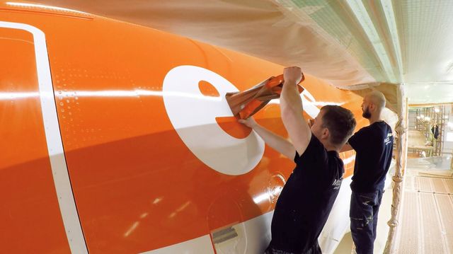 Skal spare tonnevis med drivstoff ved å bytte ut flymalingen