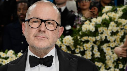 Illustrasjon av Open AI henter Apple-legende