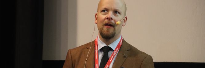 Illustrasjon av – Jeg har bare tatt med tannbørsten