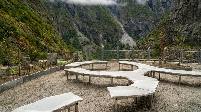 Turist-ikonet ved Måbø bru står klart