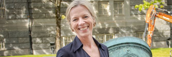 Illustrasjon av – Det sitter vi og lurer på nå