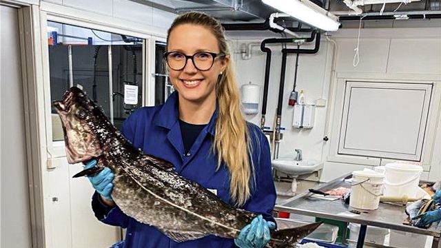 – Vi kaster verdifullt råstoff på havet