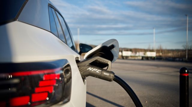 Hurtiglade-selskapene måtte dras etter håret og stritter fortsatt imot