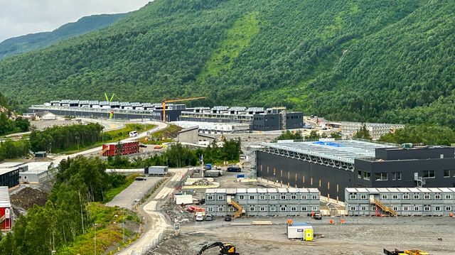 Signerte kontrakt for utvidelse av datasenteret i Narvik